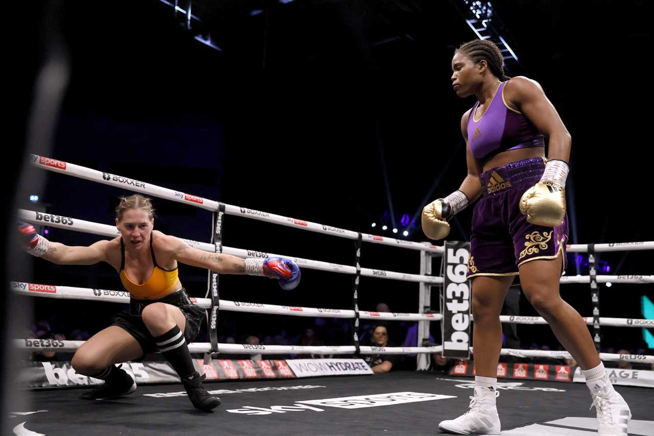 Caroline Dubois displays a flawless performance on her pro debut, as she demolishes veteran Vaida Masayaite, future lightweight queen