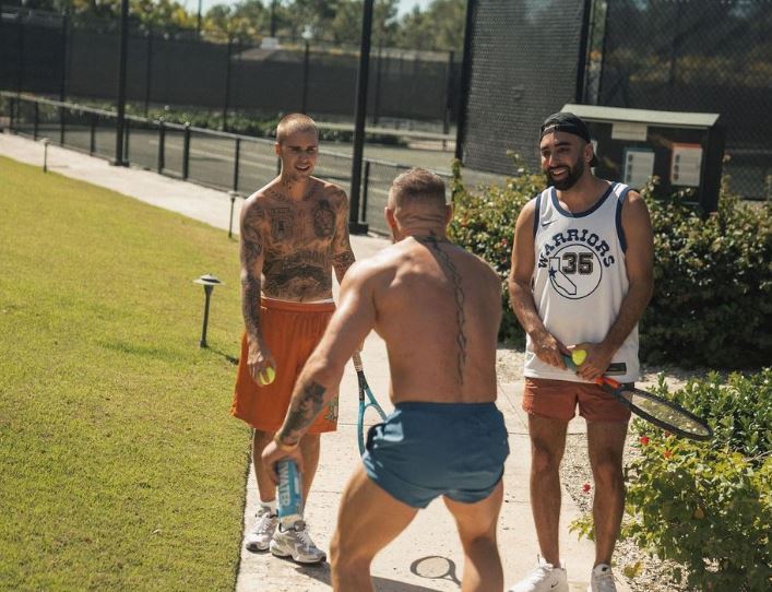 ‘Two goats chopping it up’ – UFC star Conor McGregor bumps into Justin Bieber in the Bahamas at tennis court