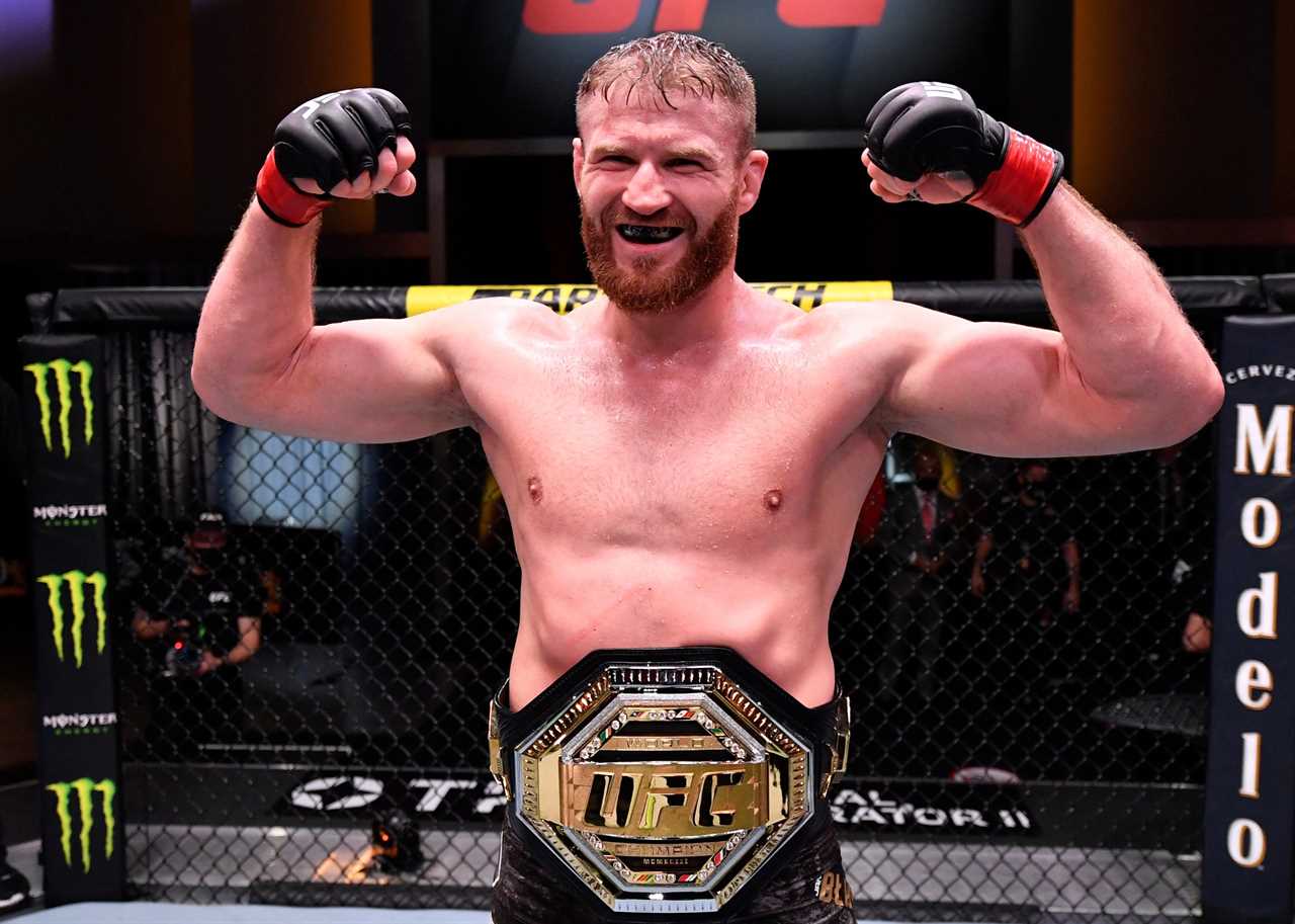 Piece Of s ***' - Kurt Zouma is called out by UFC stars and WWE stars to fight after sickening video of cat kicking.