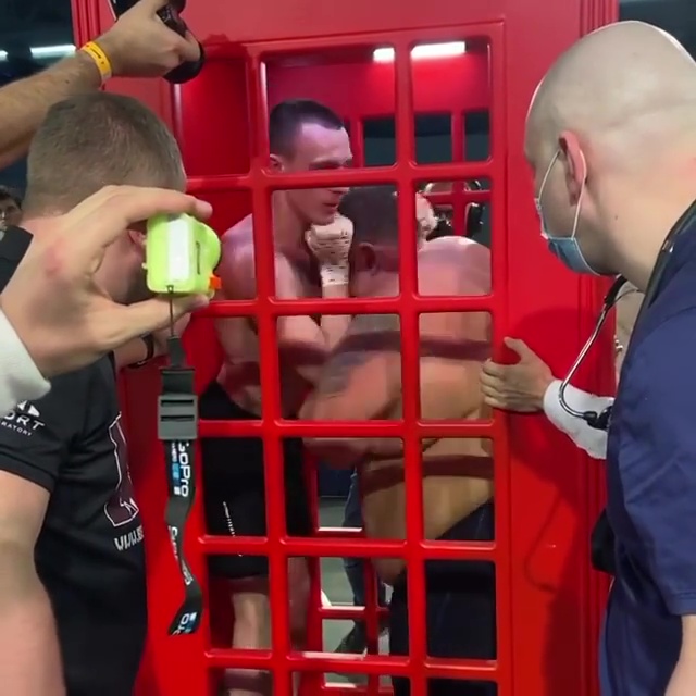 In the latest viral sport, watch brutal phone boxing as fighters fight each other in iconic British booth.