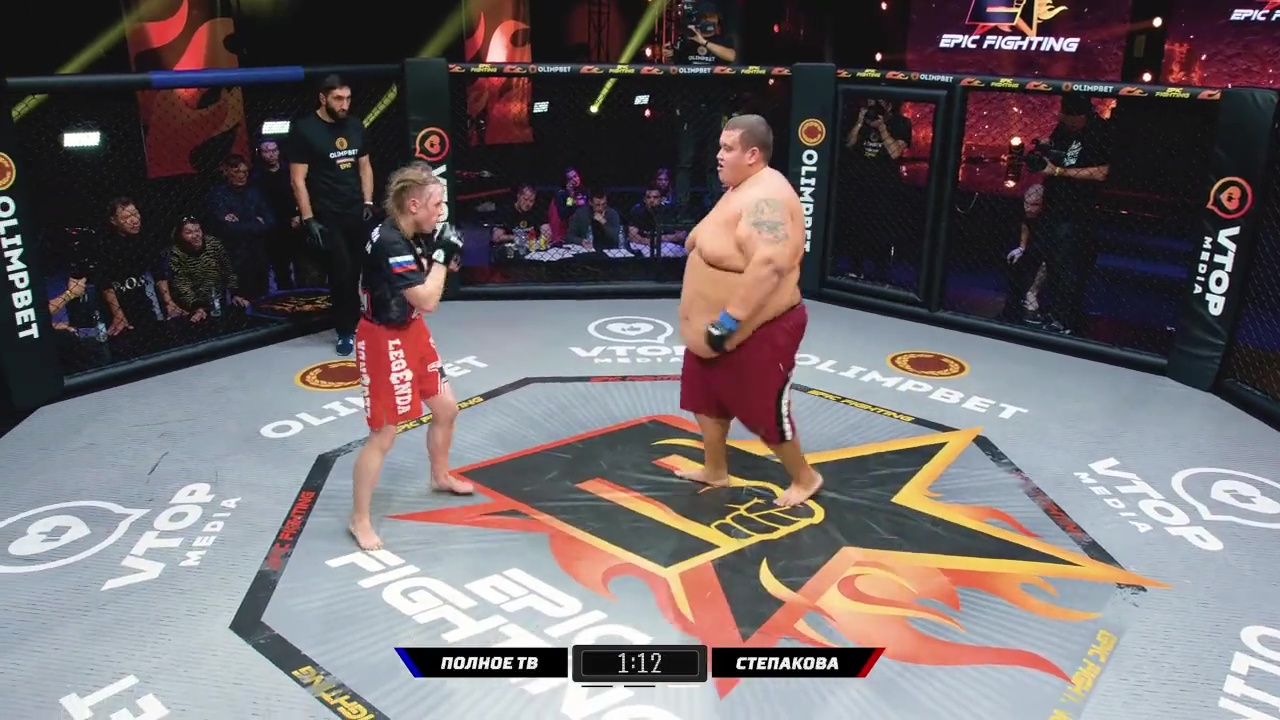 In a two-on-1 MMA fight, a female fighter humiliates his 75-year-old grandfather and his grandson, 18.