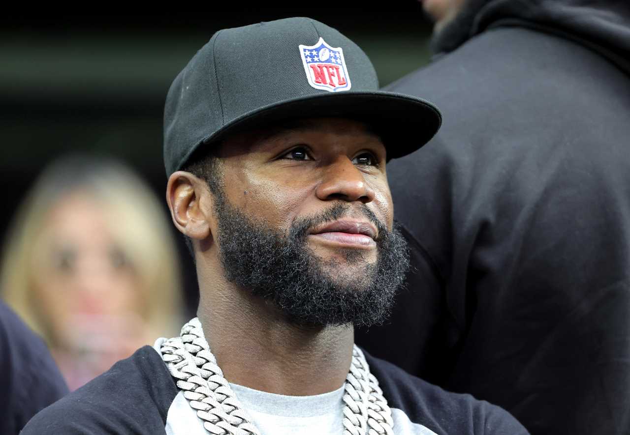 Floyd Mayweather's Dubai exhibition against Money Kicks is 'OFF'. YouTubers are in talks to face an online opponent instead
