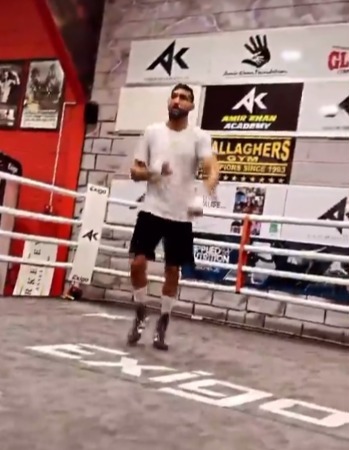 Ripped Amir Khan, 'Ready to war', shows off his chiselled abs following last sparring session in preparation for the Kell Brook grudge matches