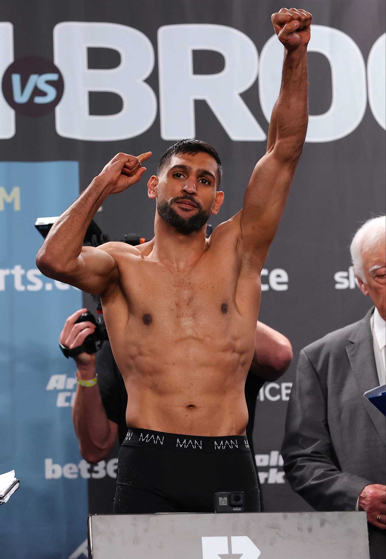 Kell Brook makes PS100,000 to save himself for the fight against Amir Khan. Both look shredded on the scales