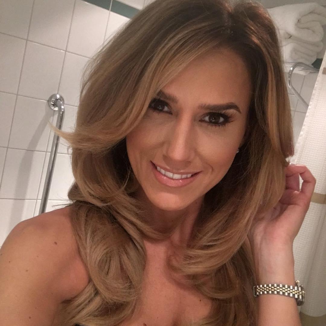 Kell Brook's wife Lindsey Myers is who? How many children are they blessed with? When is Amir Khan due to face Sheffield boxer Kell Brook?