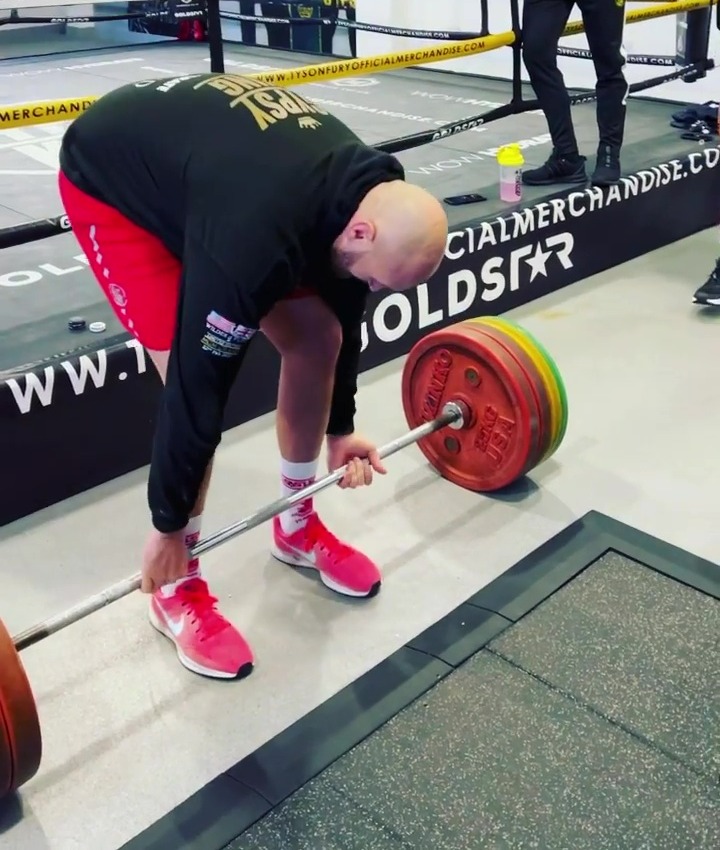 For all the fat peeps - Tyson Fury deadlifts after eating a handful of chocolate bars and FOUR Mars bars.
