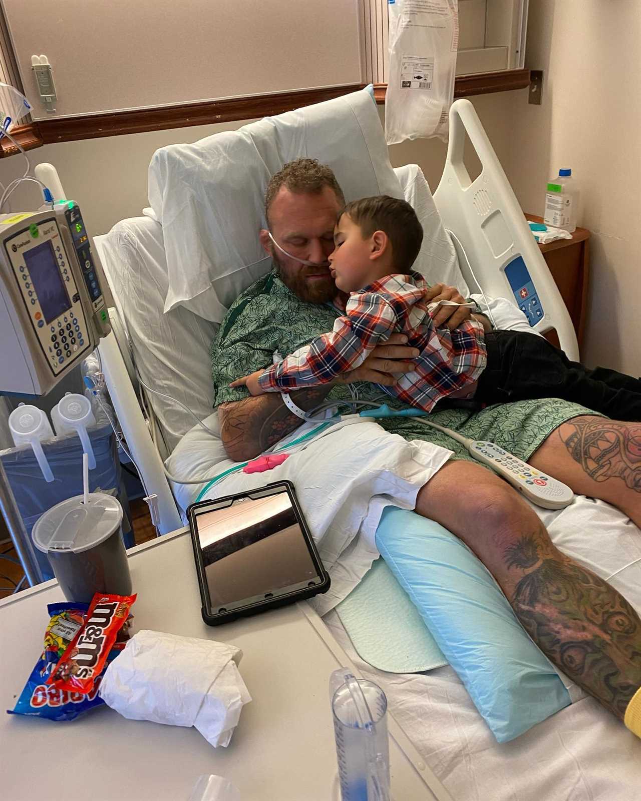 Chris Leben, ex-UFC star, shares updates from hospital bed after Covid battle.