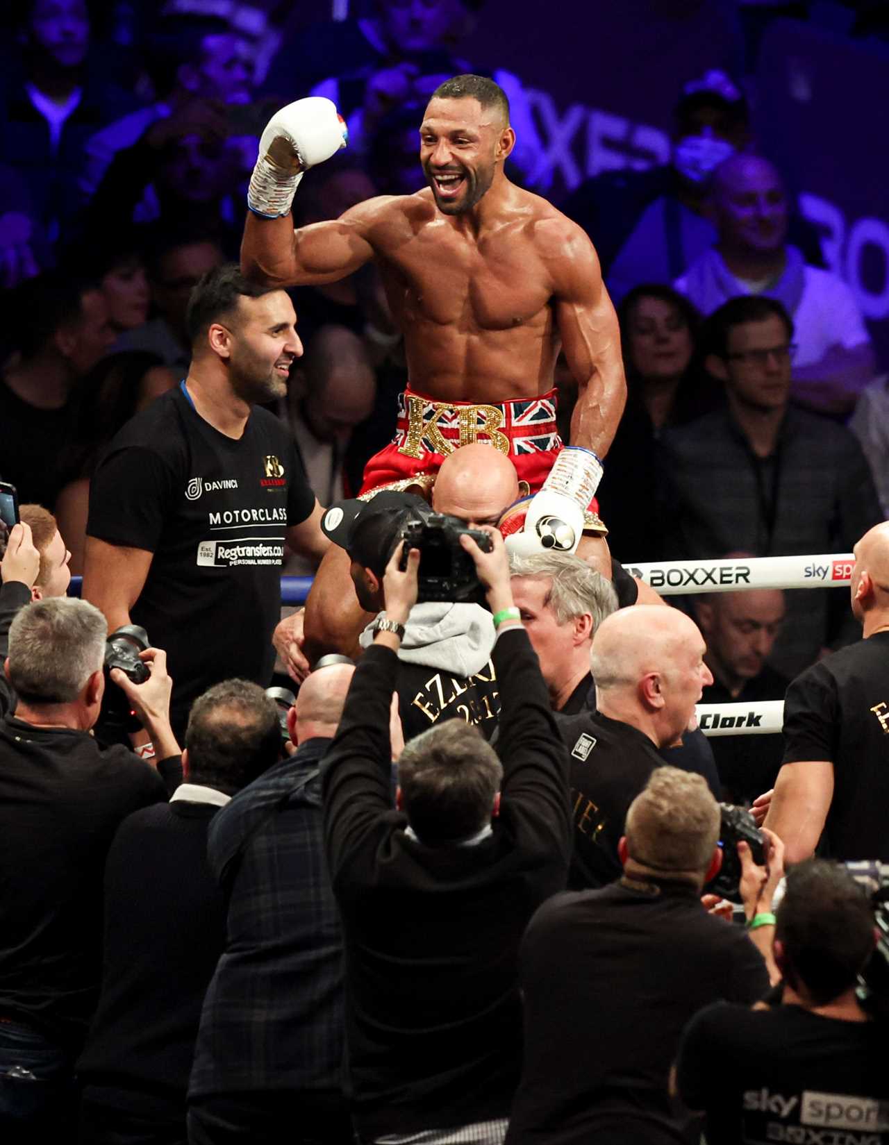After six rounds of battle with Amir Khan, Kell Brook smiles and relaxes in Canary Islands.