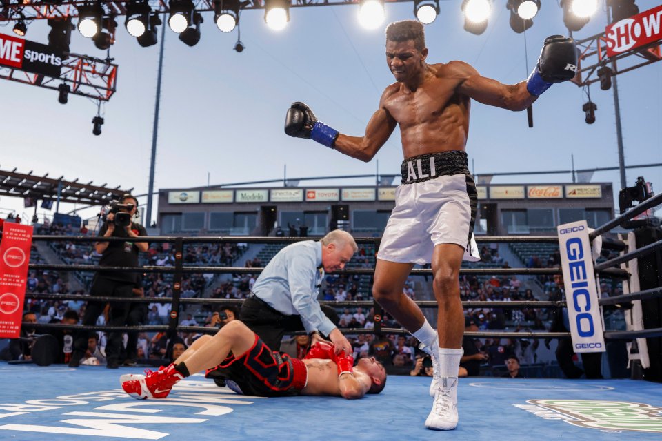 Michel Rivera, unbeaten boxer, dressed as Muhammad Ali and delivered amazing ONE-PUNCH KOOKS