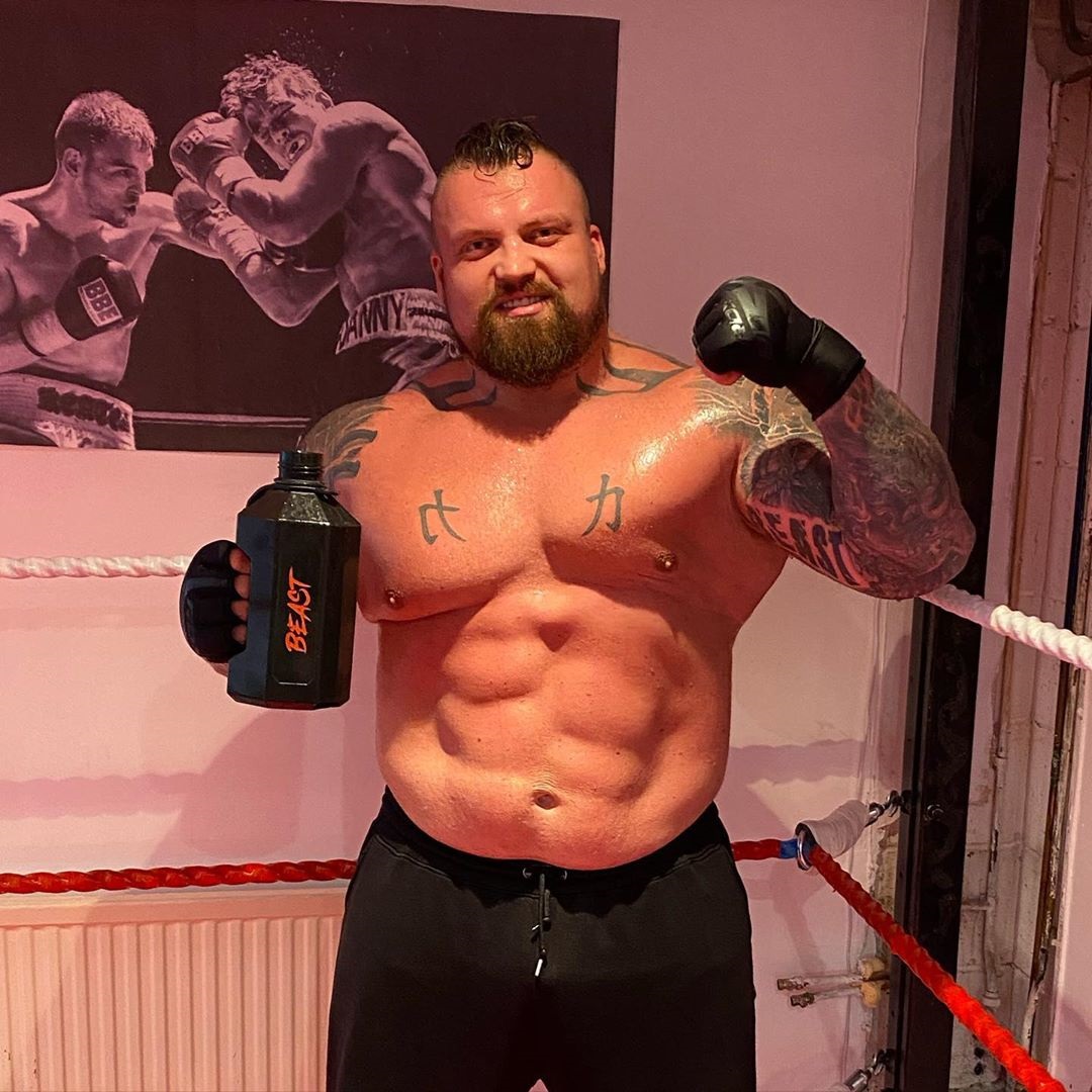 Thor is afraid - Eddie Hall was backed by the Strongmen to support Hafthor Bjornsson, KO Game of Thrones star, next month by their Strongmen friends