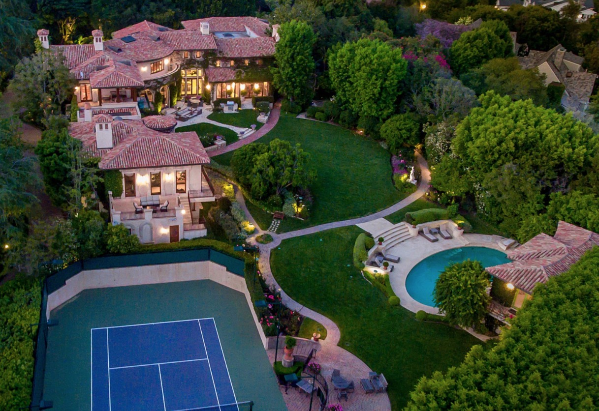 The vast abode stretches across 16,773-square-foot and has a seven-bed main house as well as a guest house