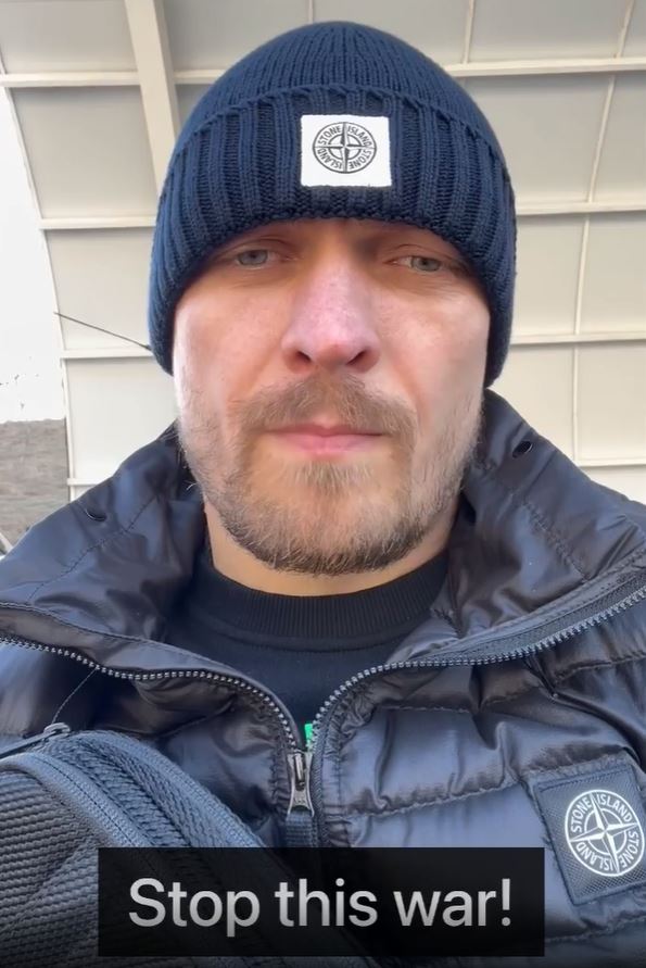 Anthony Joshua's rematch with Usyk in doubt as Usyk holds a machine gun while joining Ukraine's frontline to fight Russia