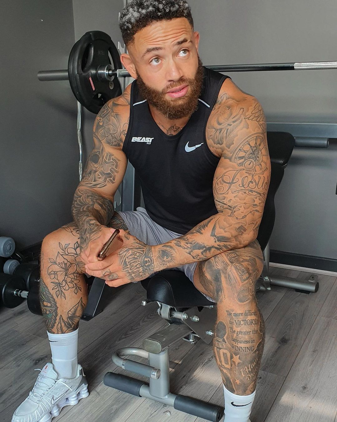 Ashley Cain shares a six-week long training program for her debut boxing bout and makes a prediction about Deji vs Alex Wassabi's fight.