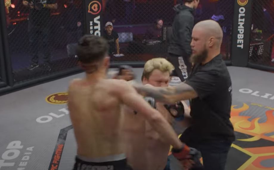 In a bizarre Russian MMA fight, watch as a 27stone fighter gets sucked by a rival one-third of his weight.