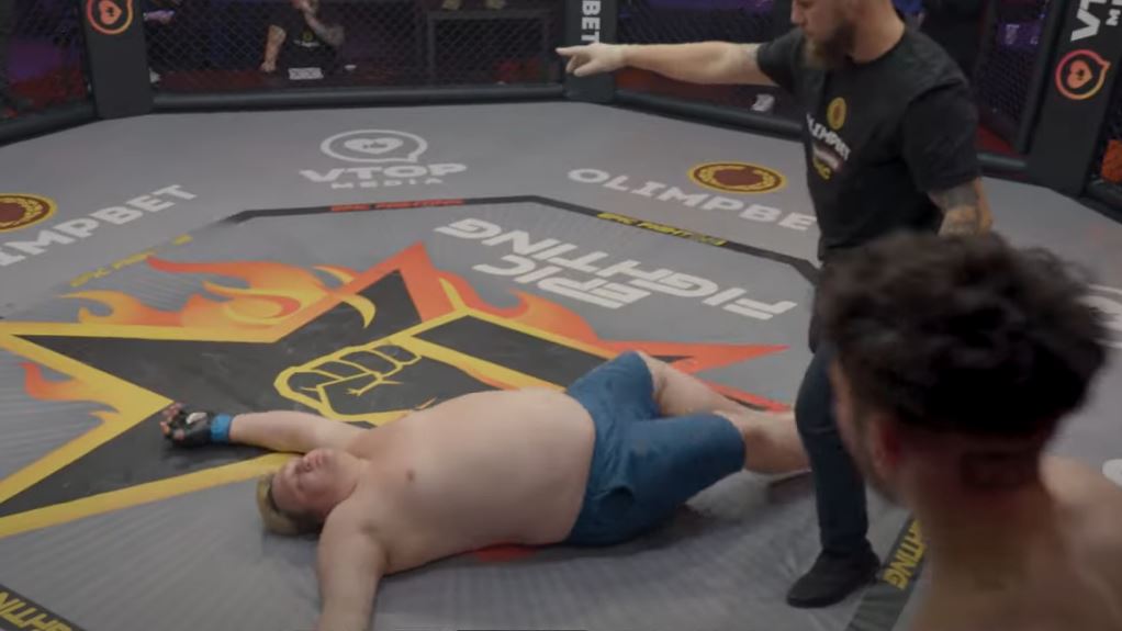 In a bizarre Russian MMA fight, watch as a 27stone fighter gets sucked by a rival one-third of his weight.