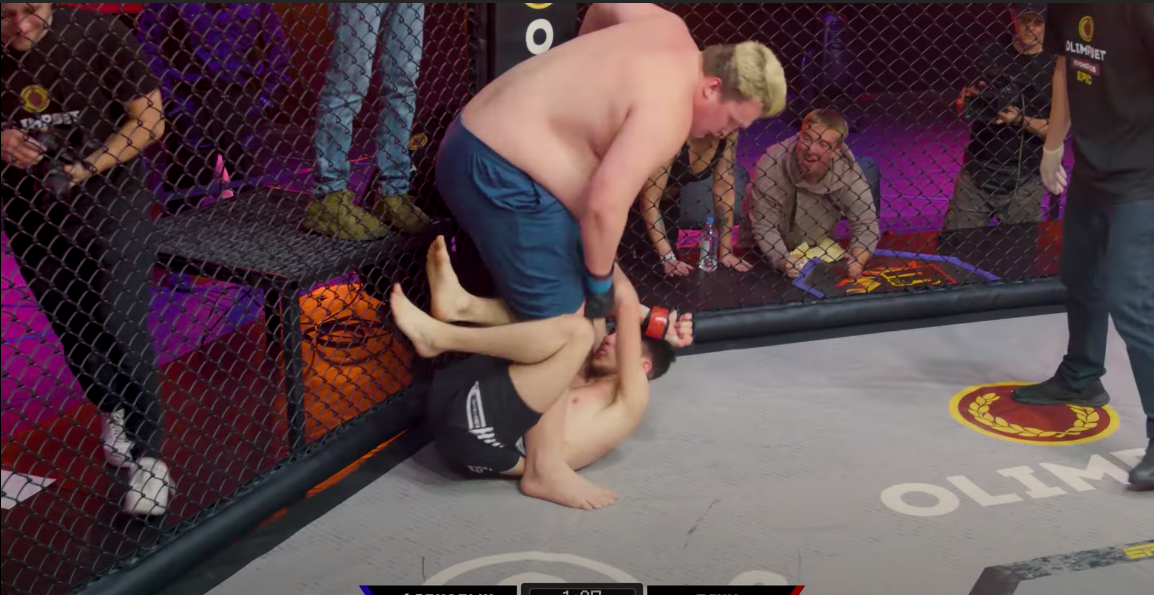 In a bizarre Russian MMA fight, watch as a 27stone fighter gets sucked by a rival one-third of his weight.
