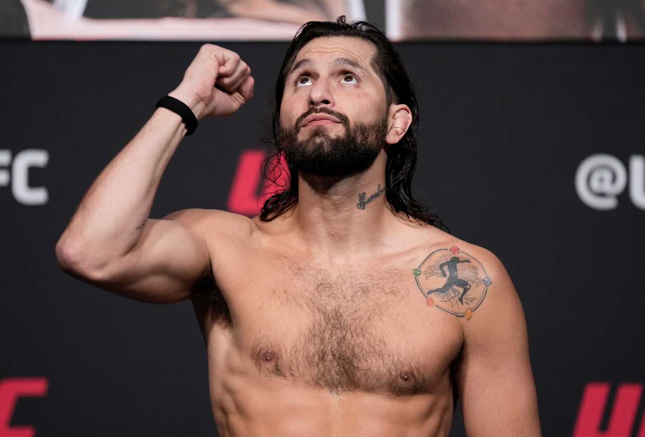 What a stupid logo - Ben Askren mocks Jorge Masvidal, UFC star. He proudly displays a new tattoo of his flying leg.