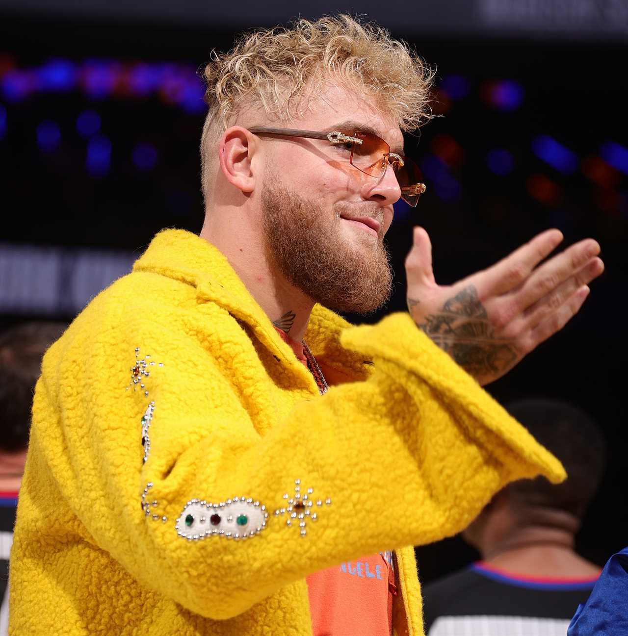 After Jake Paul's YouTuber's proposal for a boxing match, Kamaru Usman attacks Jake Paul. He said that he wants a real fighter' like Canelo.