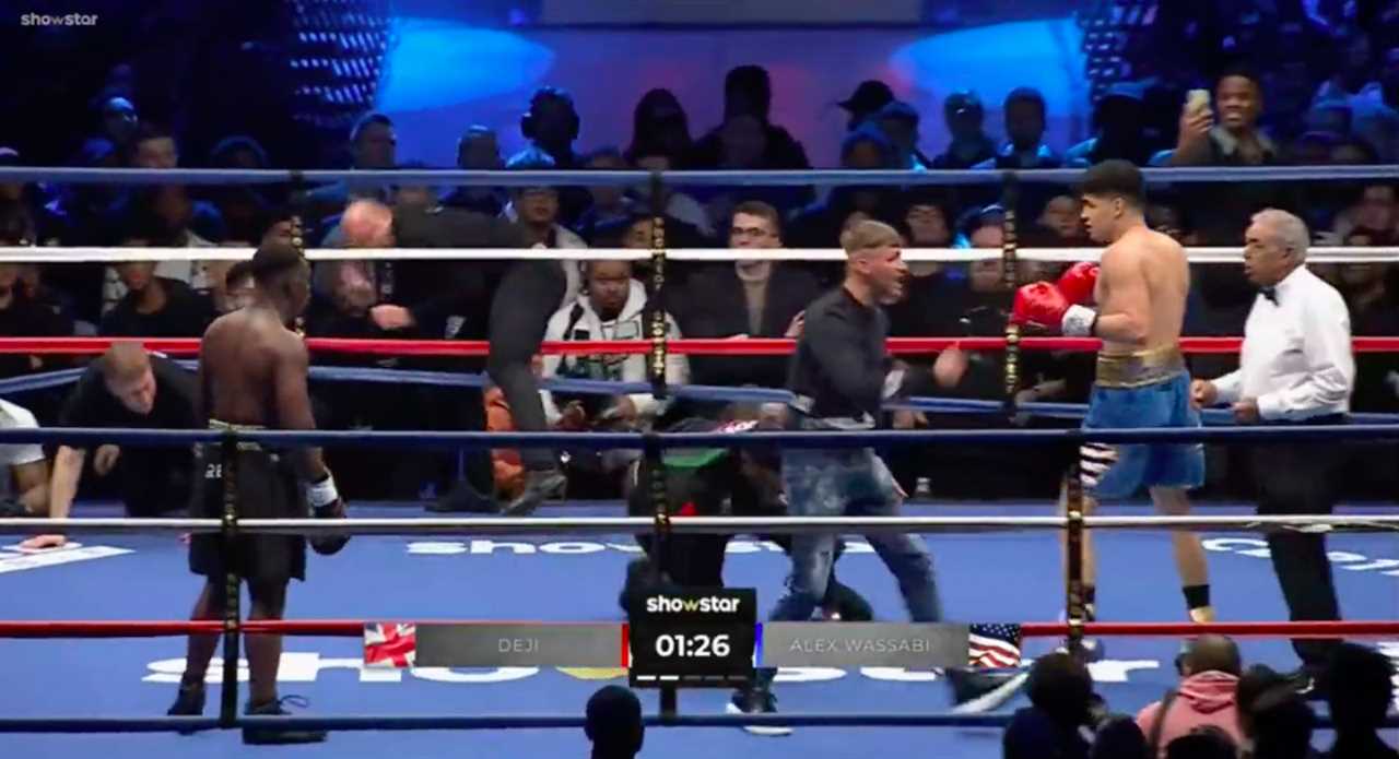 After a fan invades the ring, Deji, brother of KSI, loses celebrity boxing match against Alex Wassabi (American YouTuber).