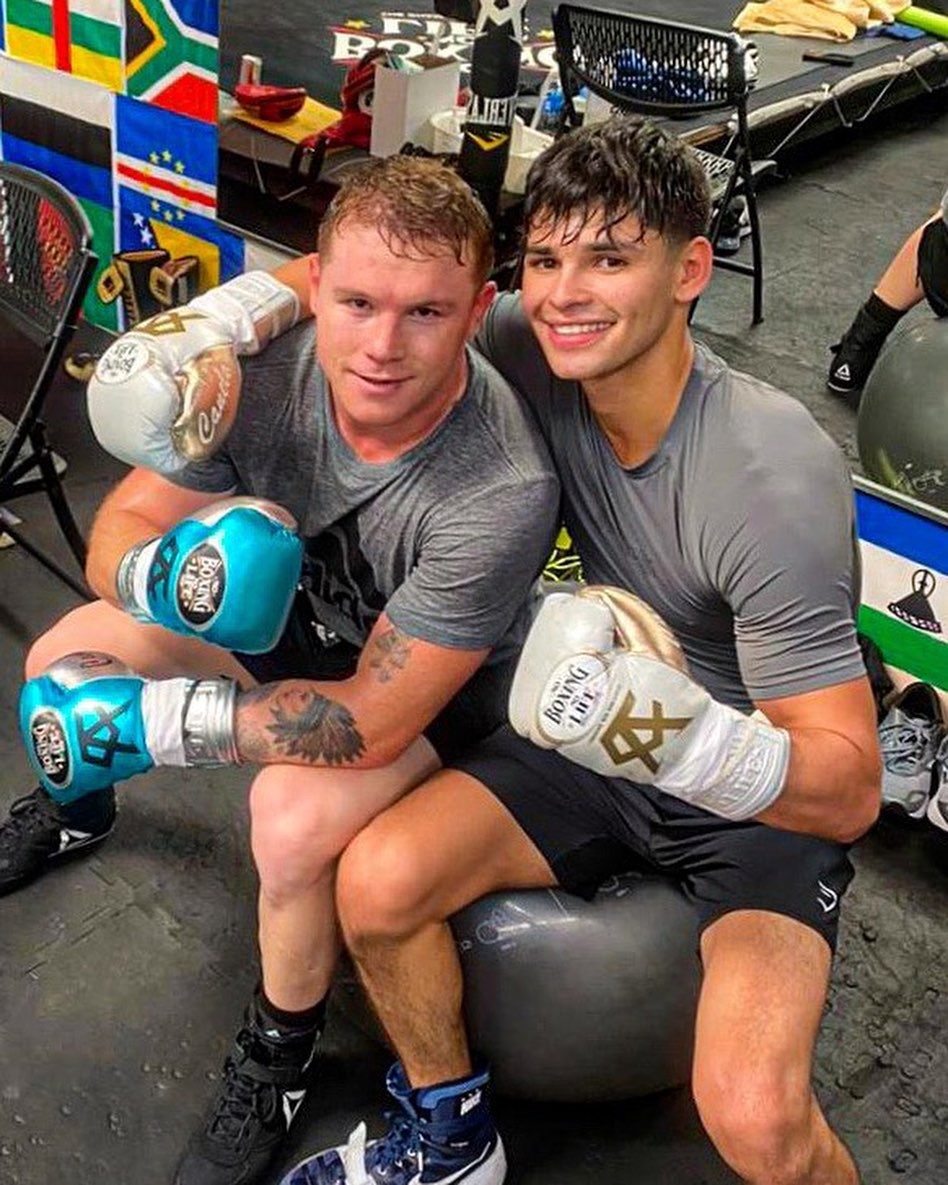 Oscar De La Hoya wishes Ryan Garcia to face Canelo Alvarez, his mentor at 165lb, in 'three or patru years' after the public fallout