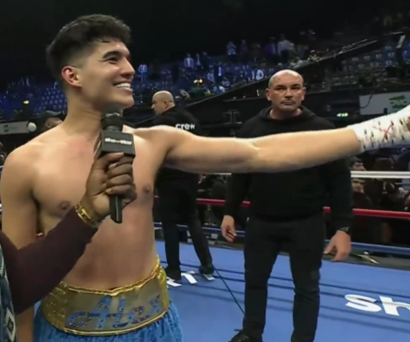 KSI's brother Deji is defeated by Alex Wassabi, an American YouTuber.