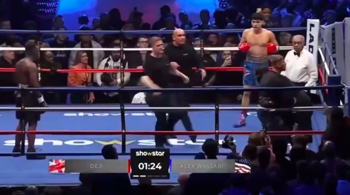 Fan invades the ring during Deji Vs Alex Wassabi YouTube Boxing fight, and is thrown a stool in the middle of the second round