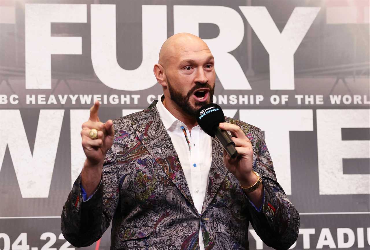 Tyson Fury says he applauded Sky Sports presenter Adam Smith, when he took offence at Johnny Nelson's verdict about Usyk