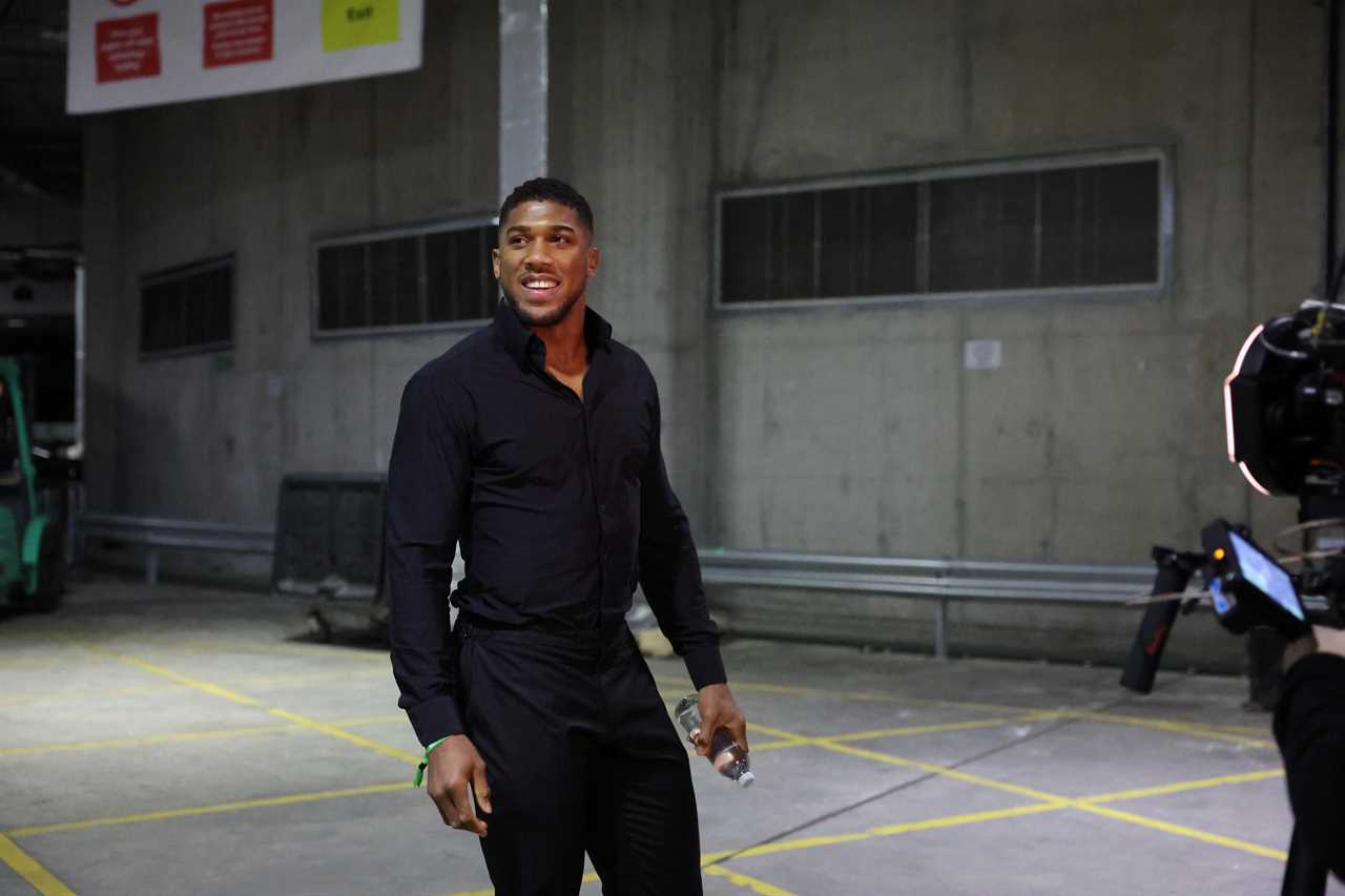 Luis Ortiz (42), would love to fight Anthony Joshua if Oleksandr Usyk is not available.