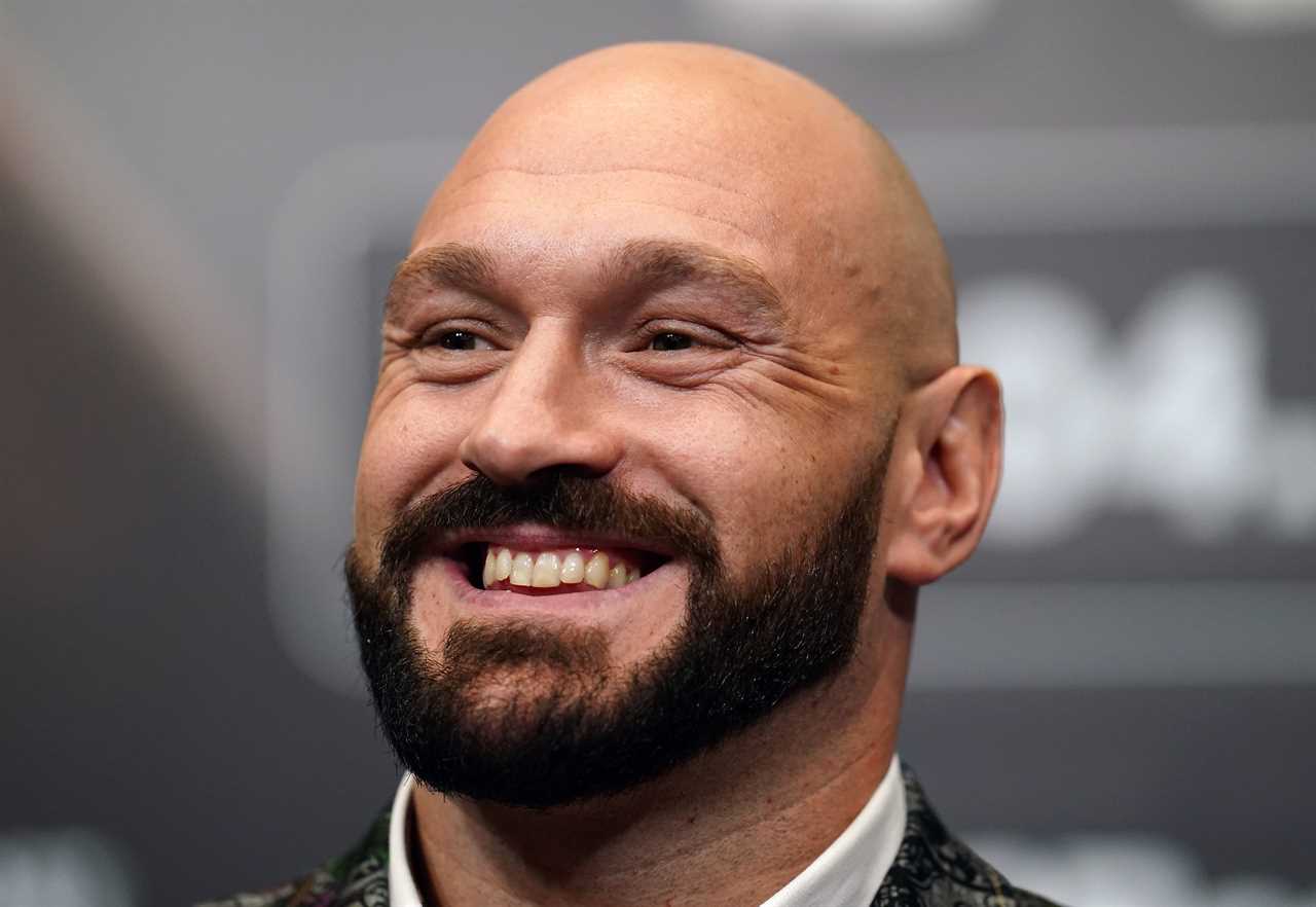 Tyson Fury and Dillian Whyte may end in KO, as both stars have 'freakishly lengthy arms'