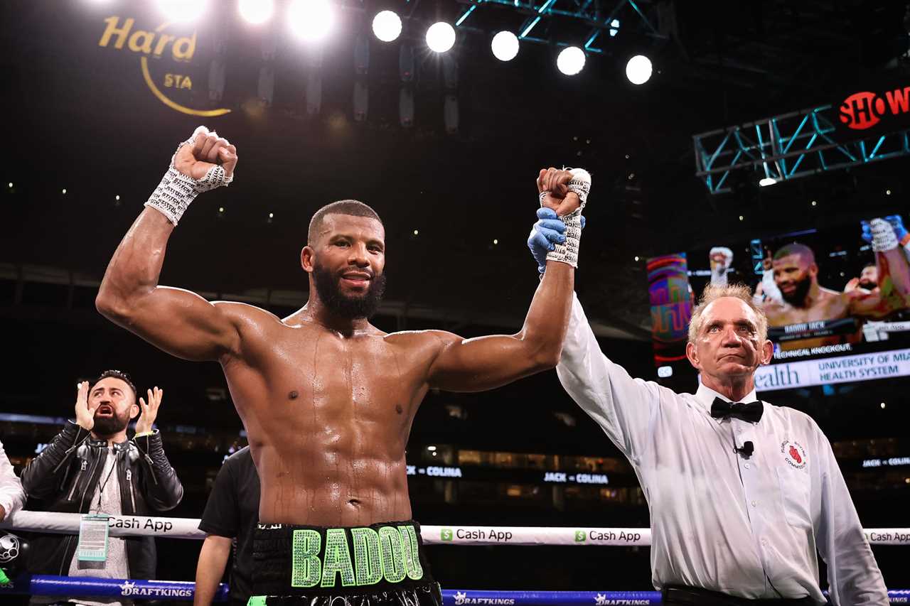 Floyd Mayweather, 45 years old, is still in negotiations to make boxing return to Dubai. The ex-world champion was to be the star of an undercard