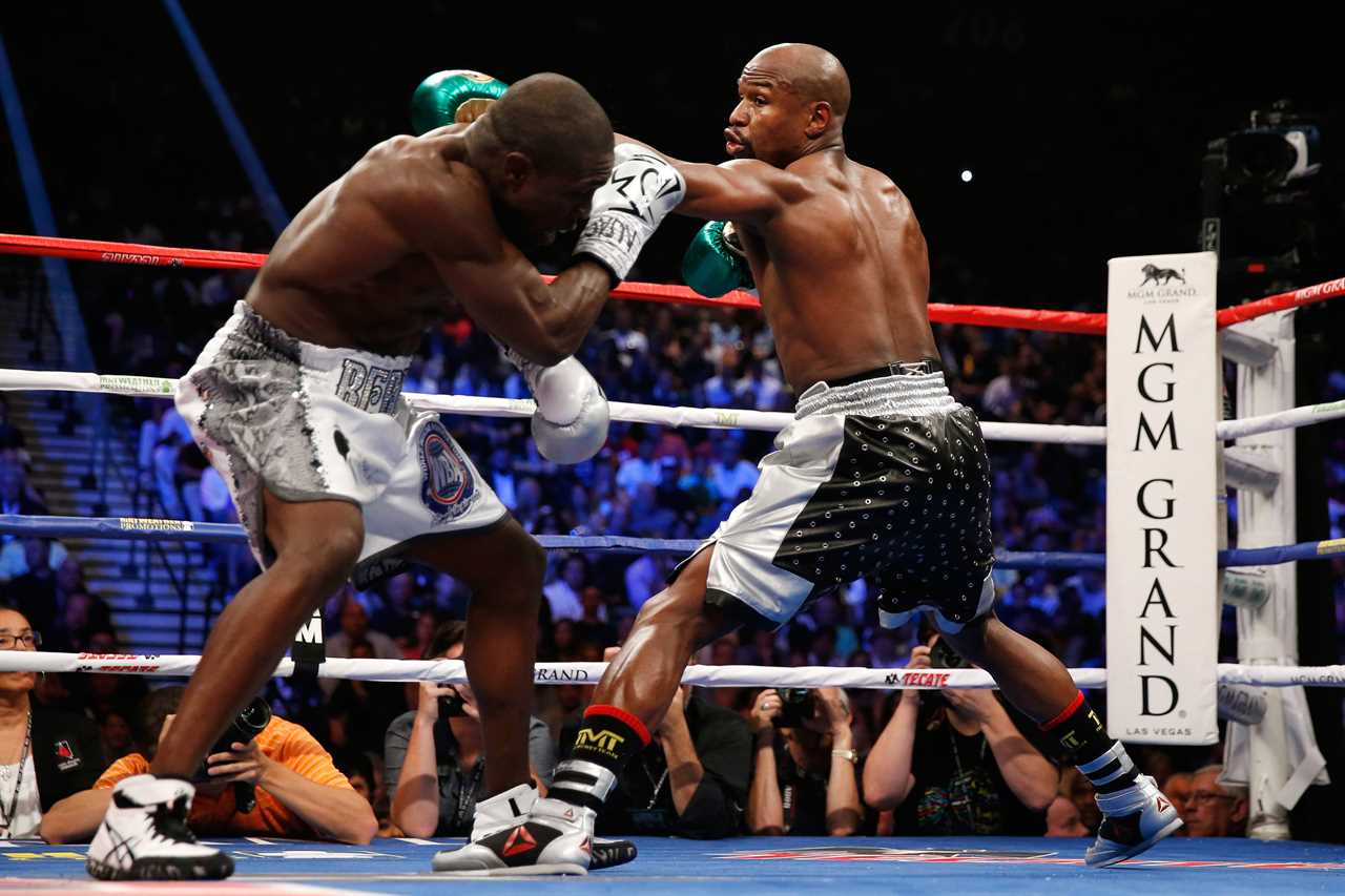 Floyd Mayweather said he would spar with heavier men but 'float around in the ring' to fight night.
