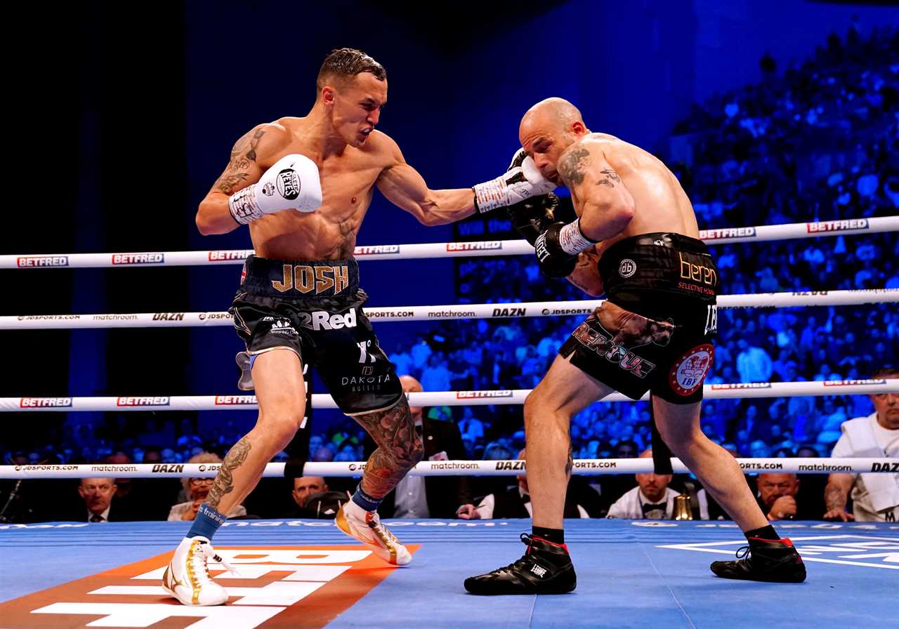 Josh Warrington wins the world title with a stunning 7th-round TKO victory over Kiko Martinez