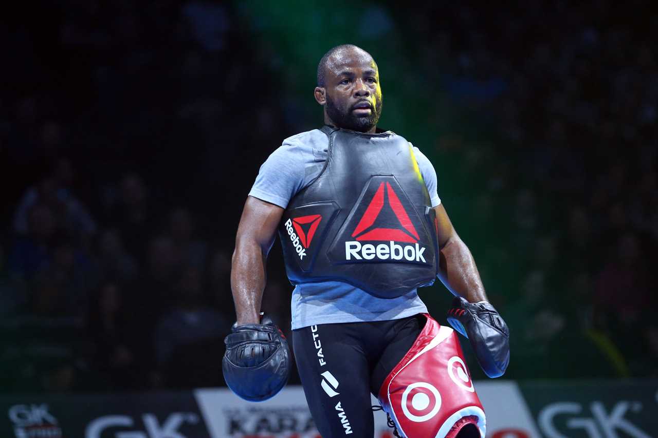 Lopez says that Conor McGregor would beat Jake Paul in the boxing ring, but Notorious should target Charles Oliveira UFC fight.