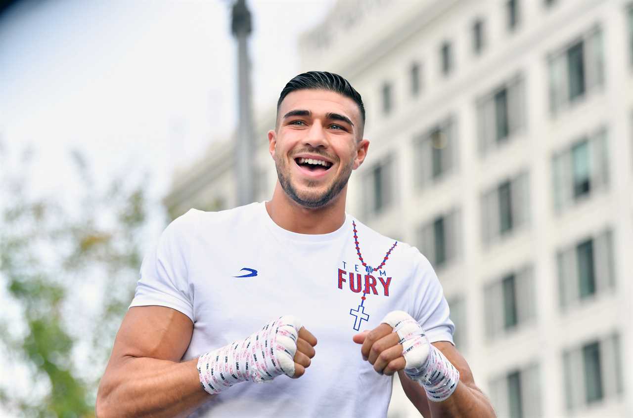 After the devastating uppercut knockout, Tommy Fury's next opponent Daniel Bocianski sees his legs turn to jelly.