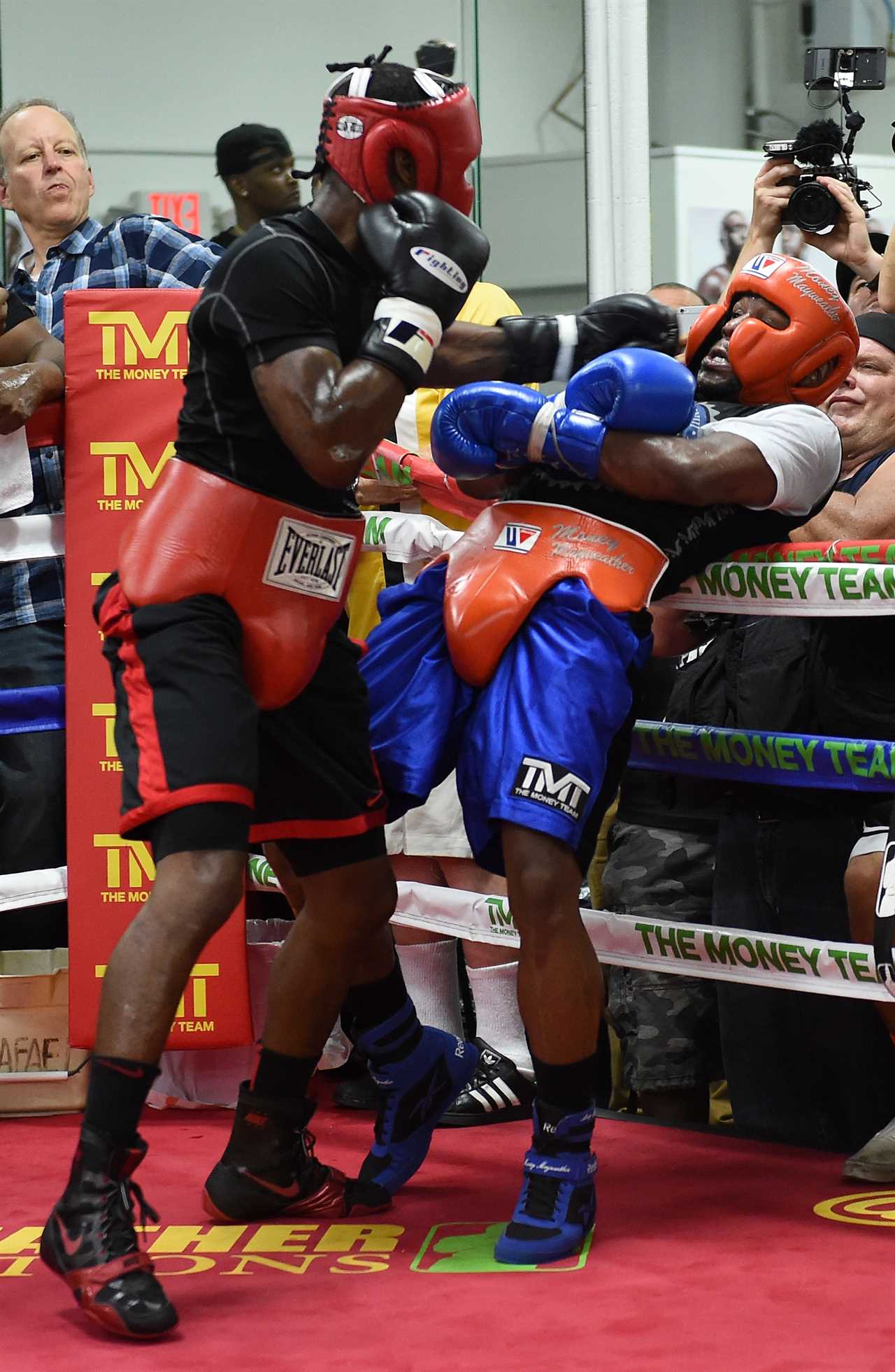 Floyd Mayweather vs Don Moore CONFIRMED: Floyd Mayweather, 45, shock boxing hero, makes shocking boxing comeback at helipad landing pad