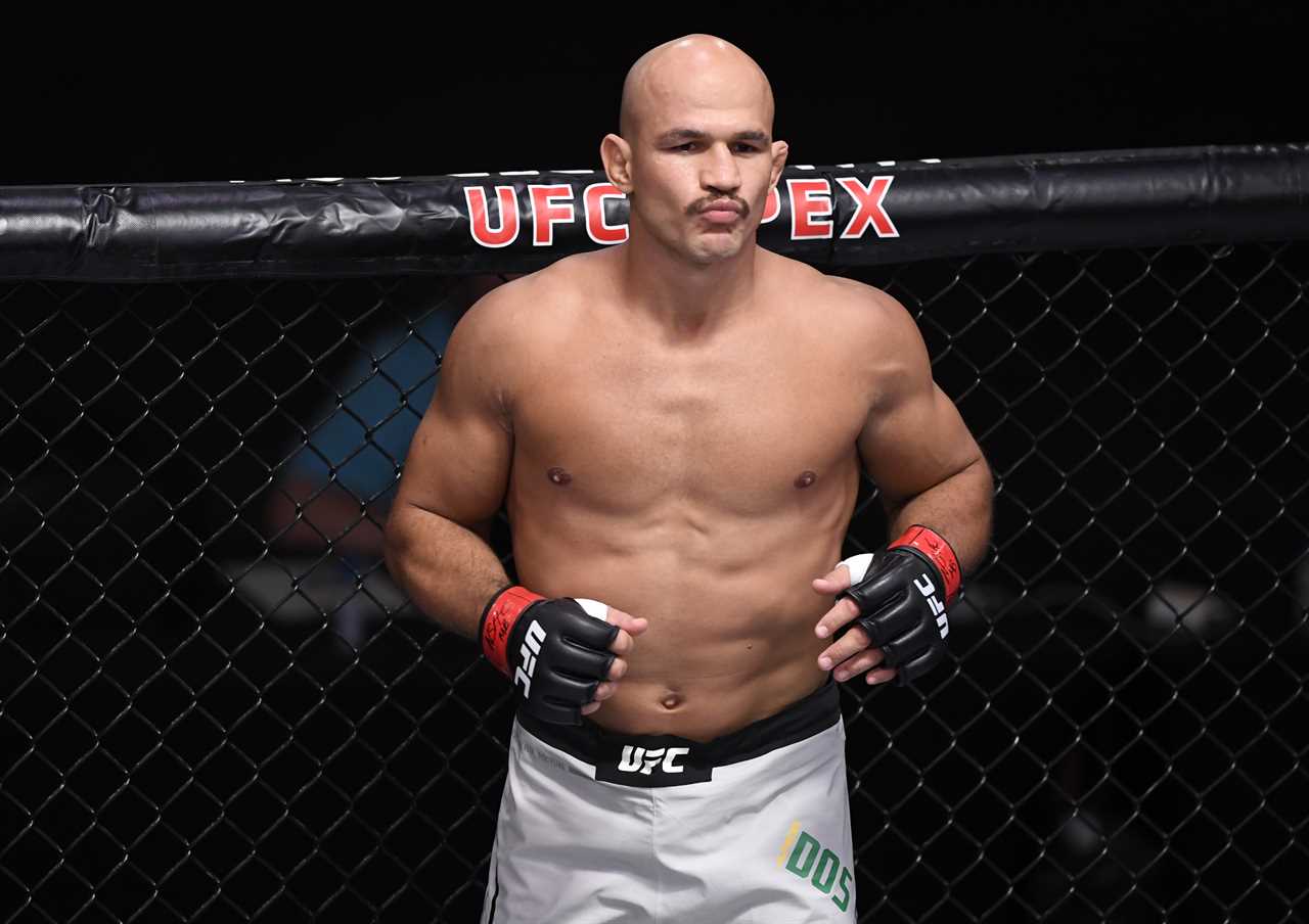 Tyson Fury warns that he won't be successful - Former UFC heavyweight champion Dos Santos warned him not to pursue his MMA dream
