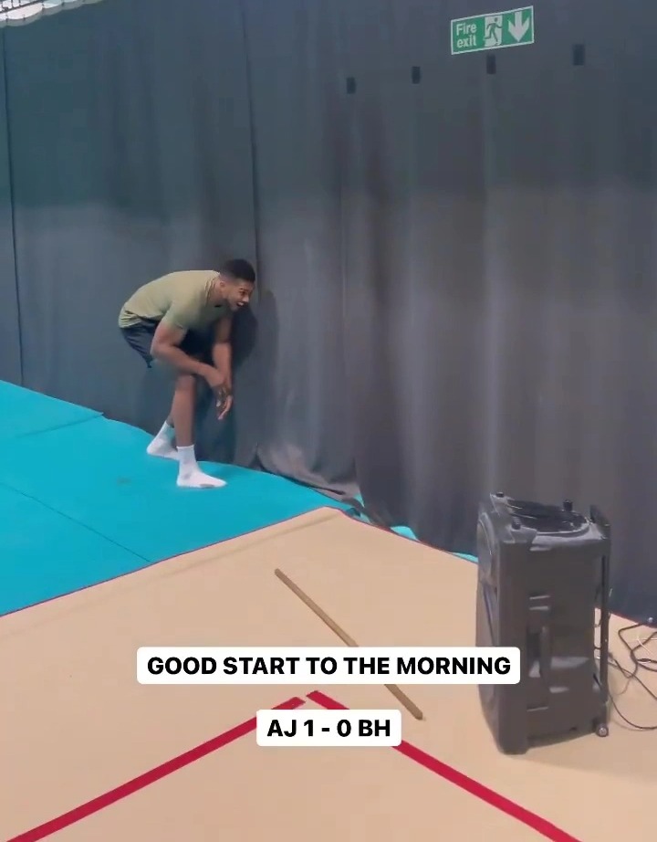 Anthony Joshua, a cheeky trainee, gives his friend a huge fright before Oleksandr Usyk's rematch.