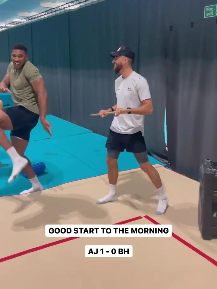 Anthony Joshua, a cheeky trainee, gives his friend a huge fright before Oleksandr Usyk's rematch.