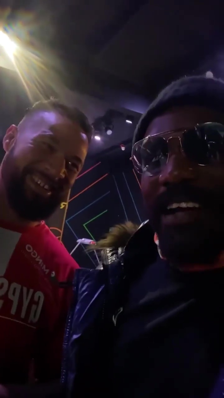 After a rival loses on Dillian Whyte, Tyson Fury offers Derek Chisora a place next to him in Morecambe.