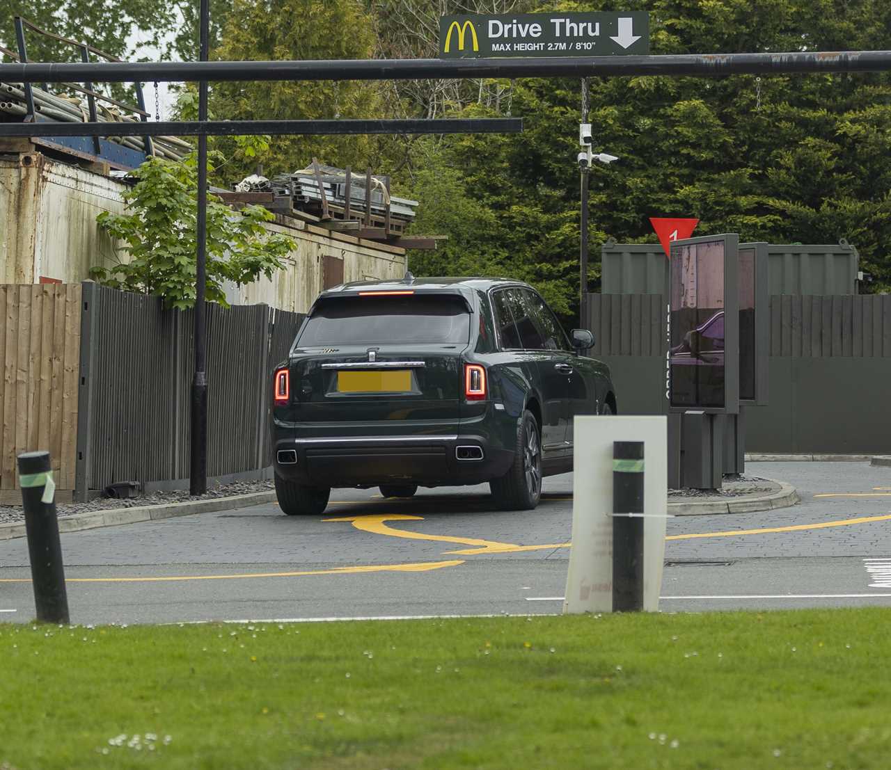 After beating Dillian Whyte at Wembley, Tyson Fury purchases a celebratory McDonald's in a PS300k Rolls-Royce