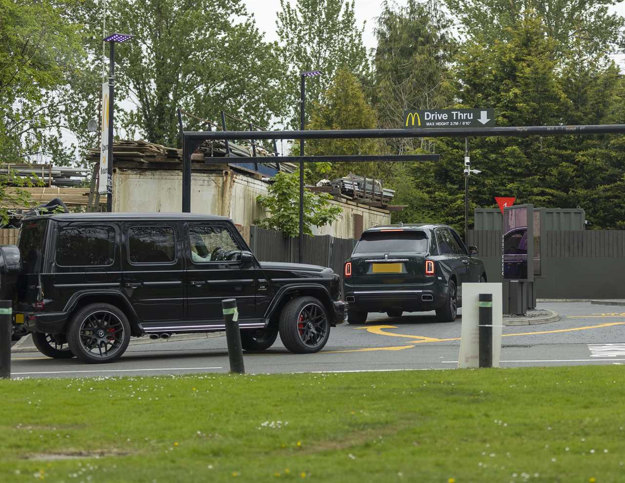 After beating Dillian Whyte at Wembley, Tyson Fury purchases a celebratory McDonald's in a PS300k Rolls-Royce