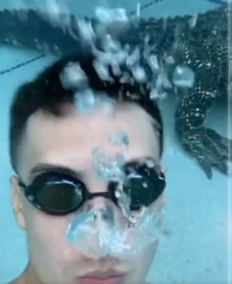 Oscar Valdez strangely swims with Steve, his pet alligator Steve, ahead of the world title fight against Shakur Steveson