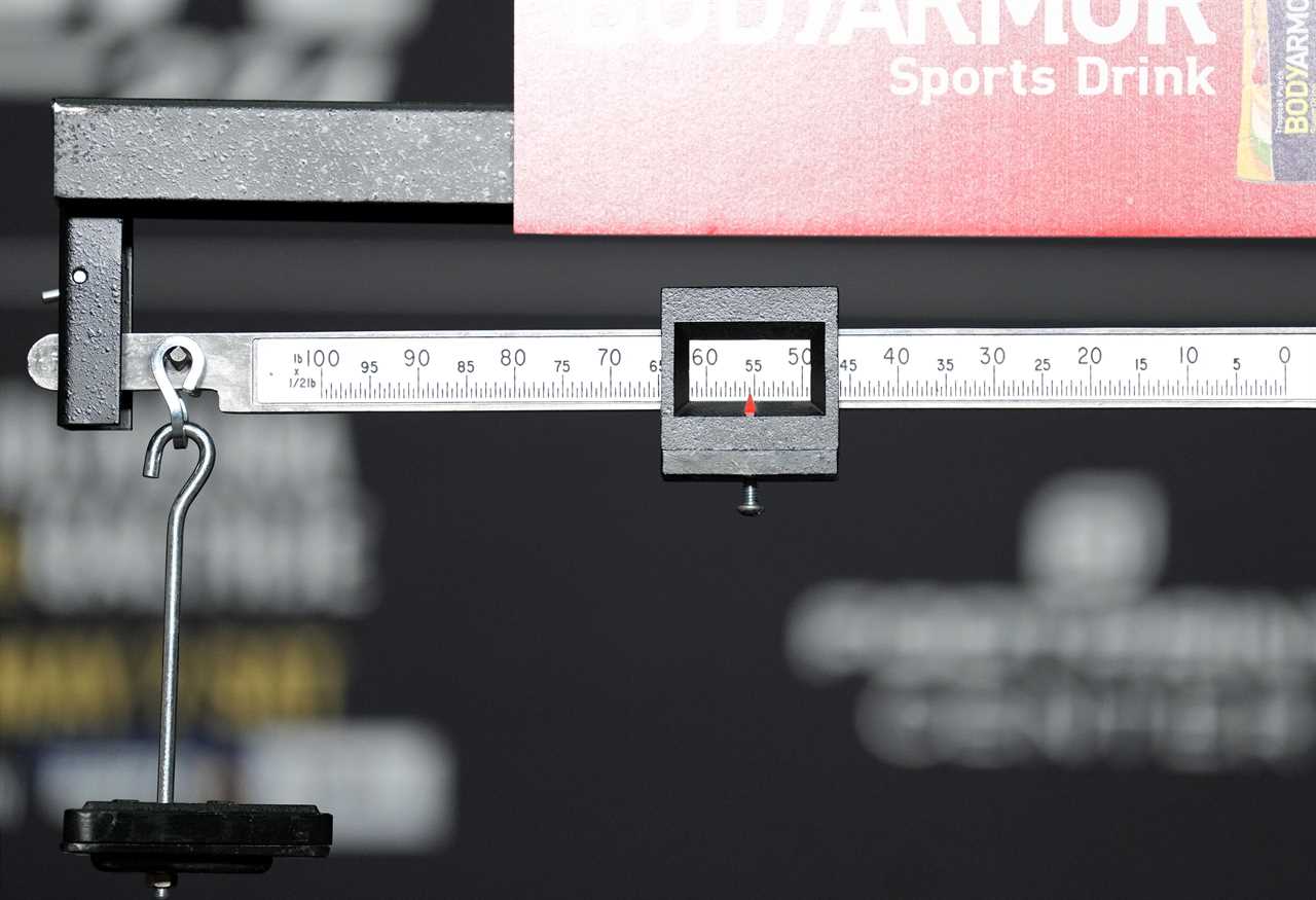 Charles Oliveira RESTRICTS UFC's lightweight title, after failing to gain weight. However, Justin Gaethje fight WILL continue