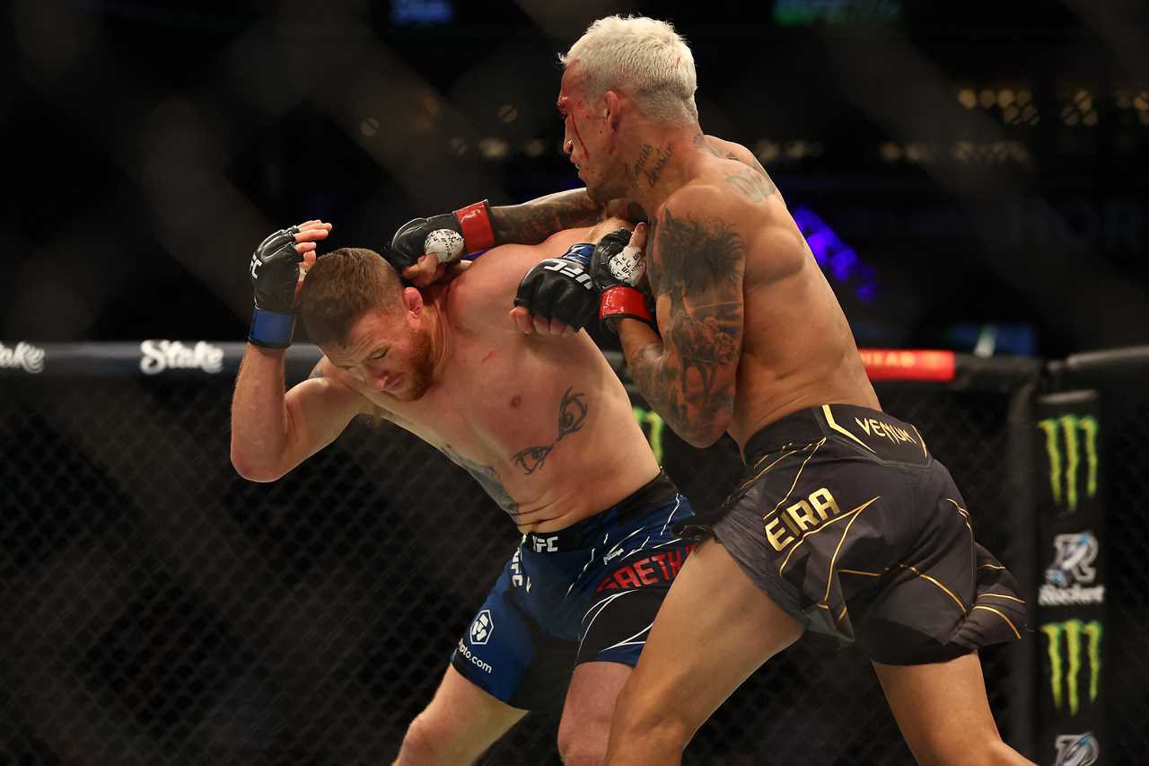 UFC 274: Justin Gaethje feels more pain for his lightweight title as Oliveira chokes Justin UNCONCIOUS at homecoming