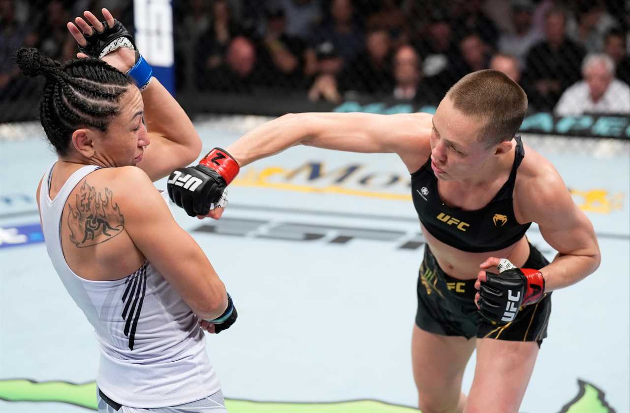 Israel Adesanya fell asleep while watching the most boring fight ever between Rose Namajunas & Carla Esparza at UFC 274.