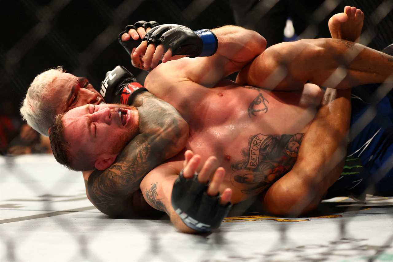 Conor McGregor claims that Gaethje pretended to be asleep after being tapped against Oliveira at UFC 274.