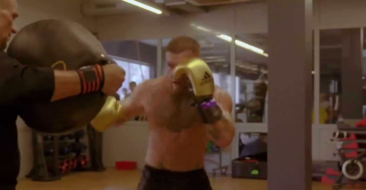 As Conor McGregor gets closer to his UFC return, you can see him showing off his speed in boxing training.