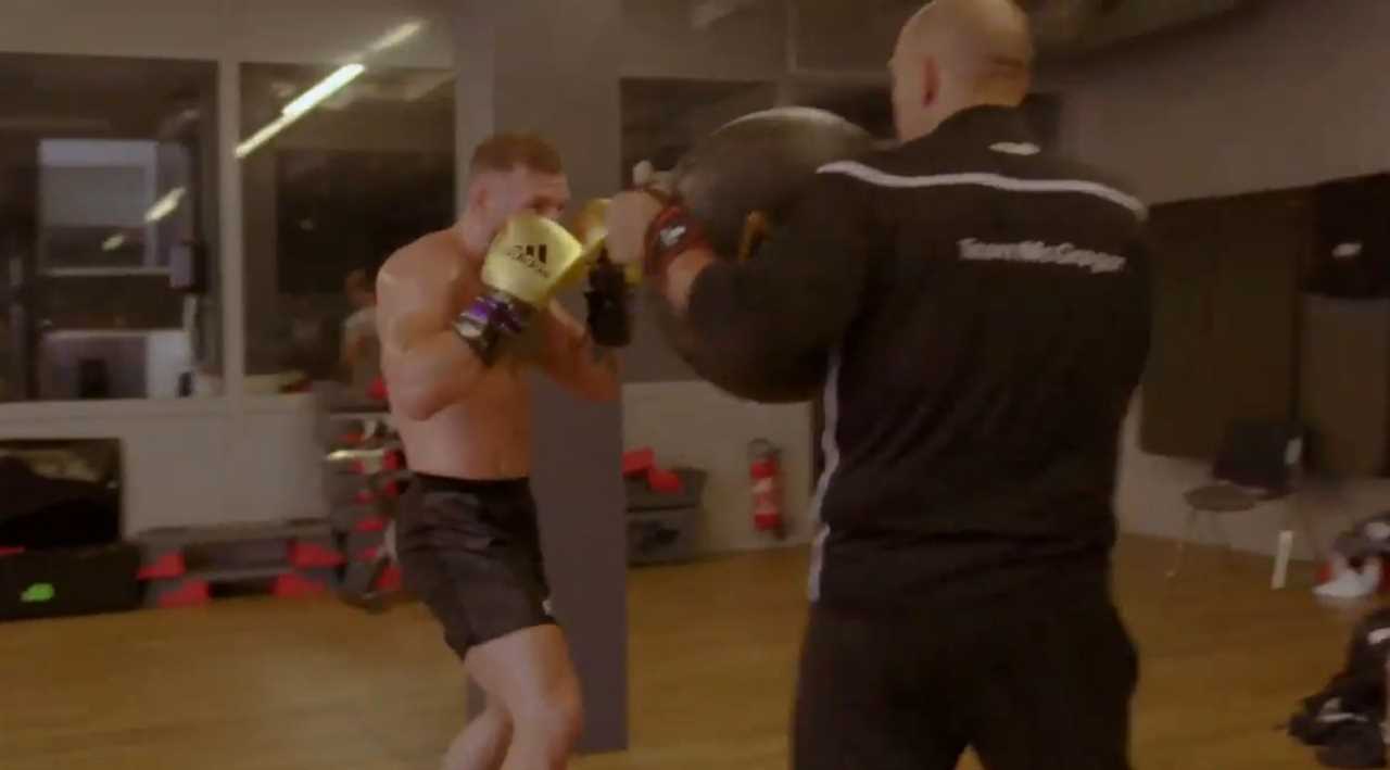 As Conor McGregor gets closer to his UFC return, you can see him showing off his speed in boxing training.