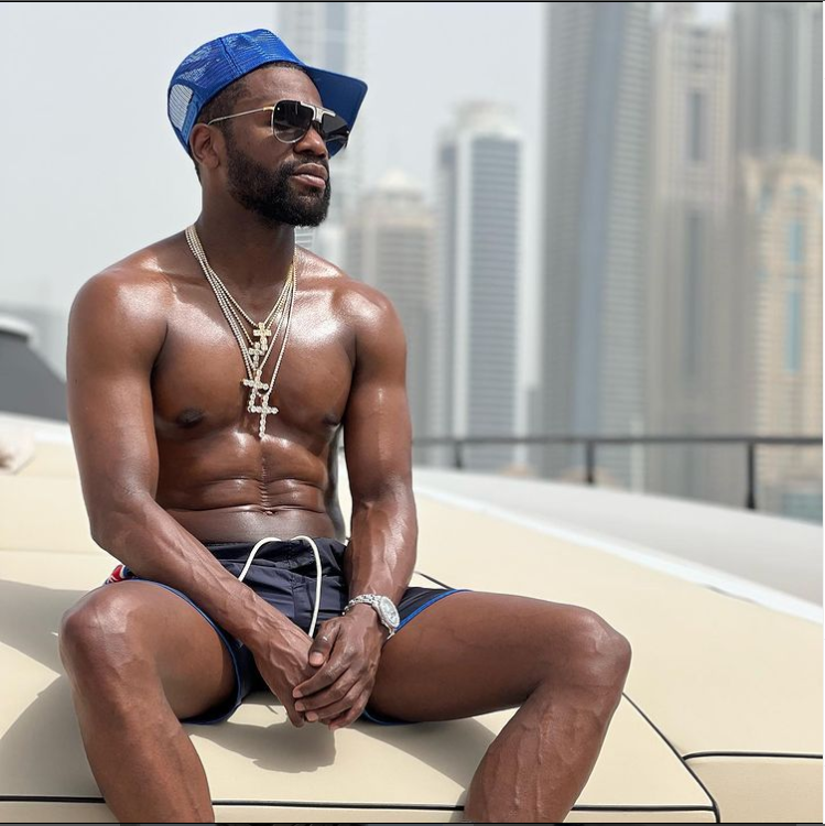 Floyd Mayeather's luxurious Dubai trip, which includes yacht parties and indoor snowboarding, is featured in this article.