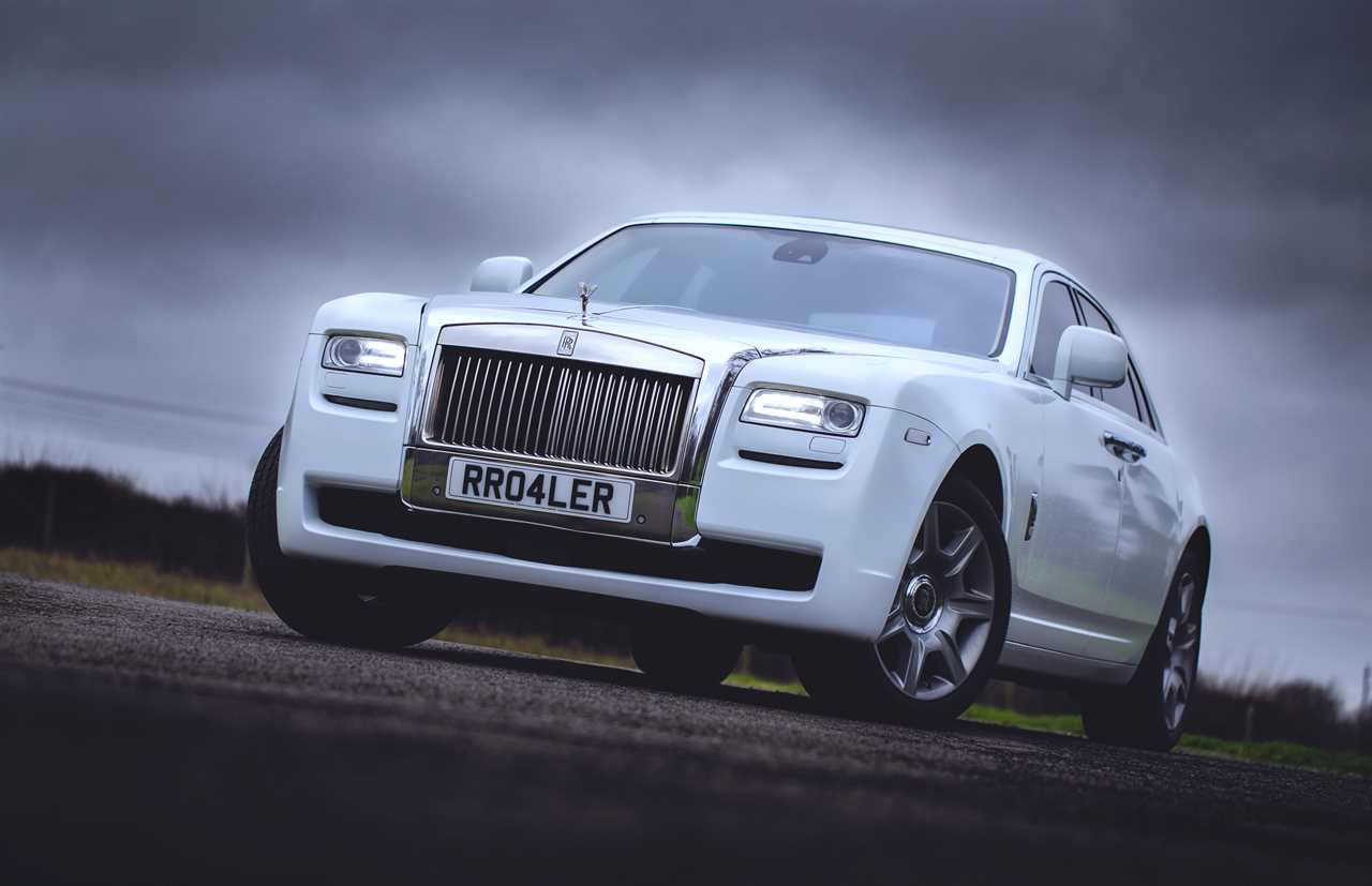 Floyd Mayweather spends PS700k on NINE luxury cars for his best friends and 29th Rolls-Royce himself